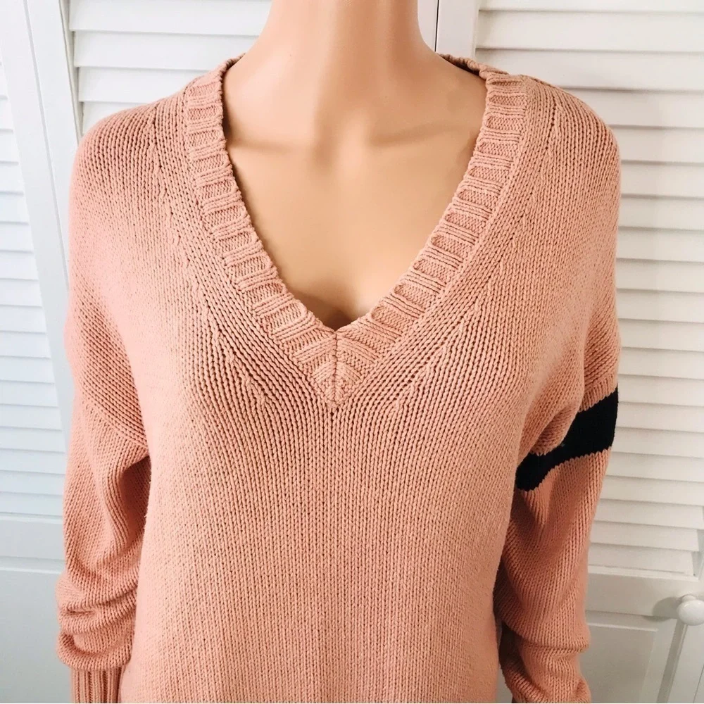 360 SWEATER Pink V-Neck Knit Pullover Sweater Size Medium